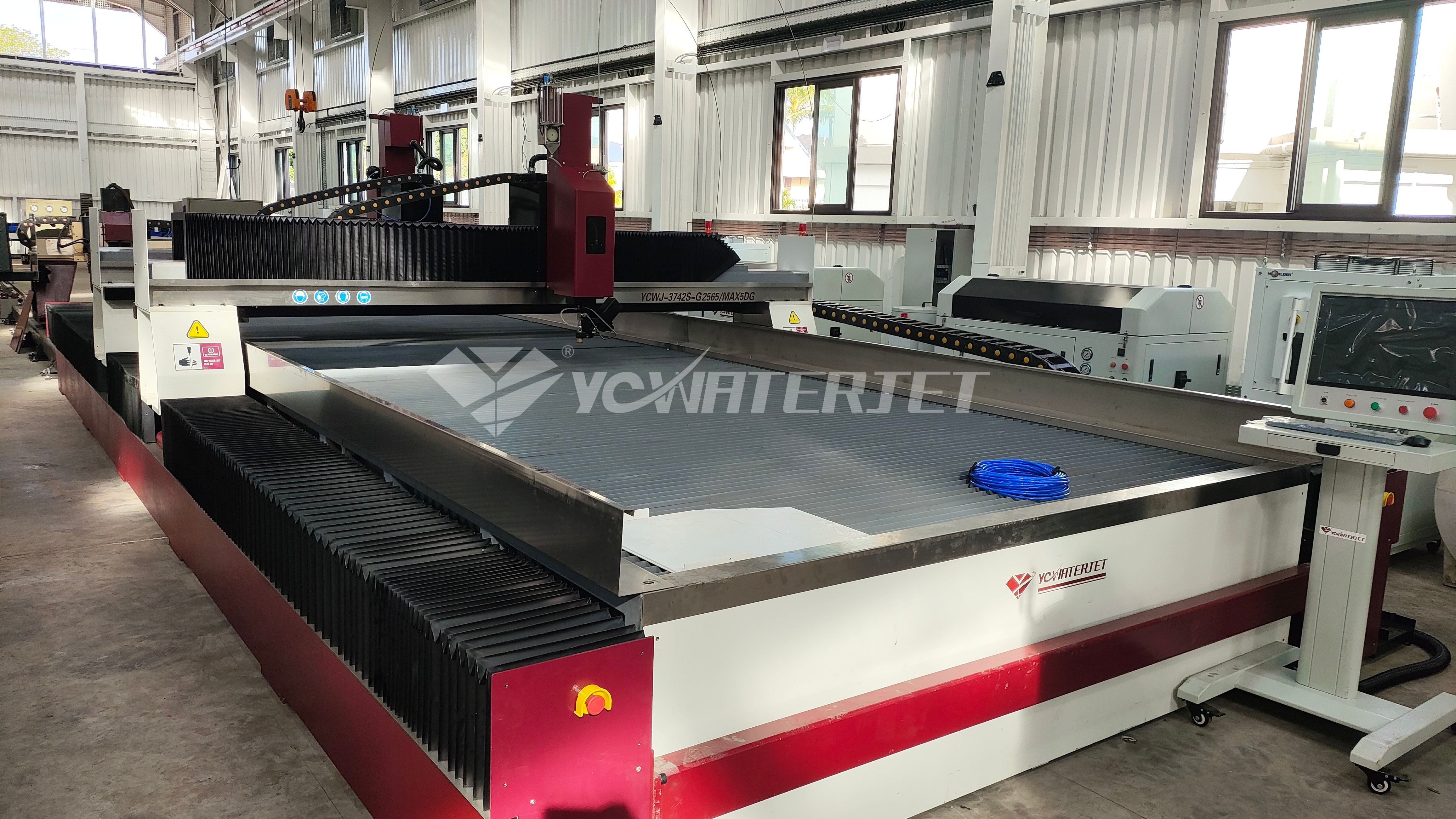 cutting table1 com jato de água de 5 eixos com sistema de pórtico duplo1