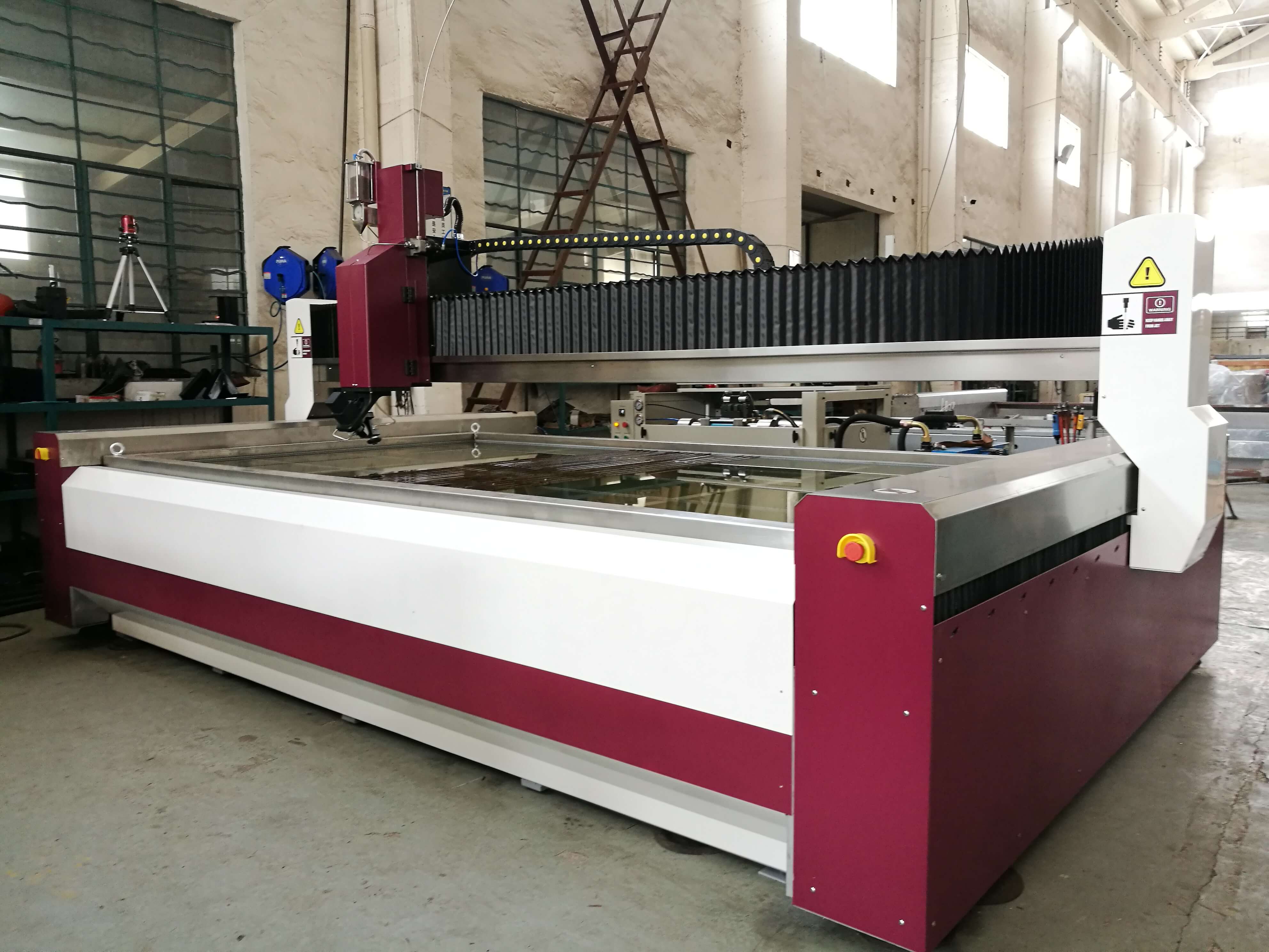 Omã Verifique e aceite o sistema de corte de jato aquático do YC 3D 5AXIS 