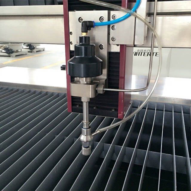 Máquina de corte por jato de água tipo pórtico de 3 eixos