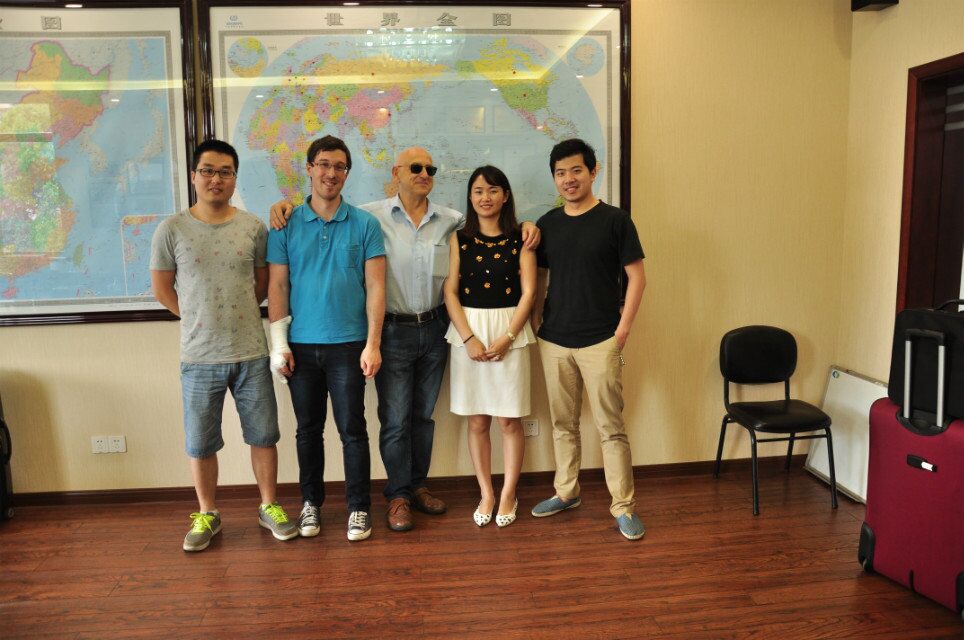 Cliente austríaco veio para inspecionar a máquina de corte de jato aquático 3D 5 eixo