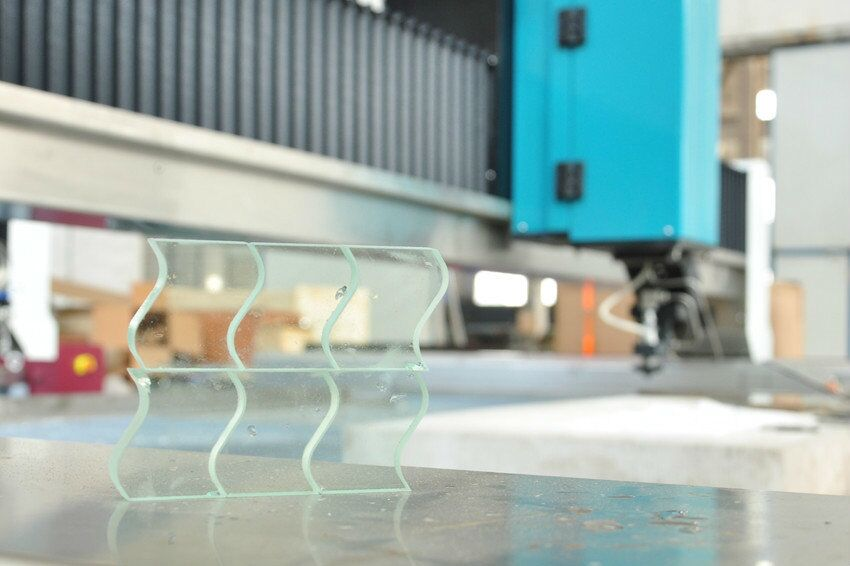 Máquina de corte por jato de água de alto desempenho especialmente projetada para vidro