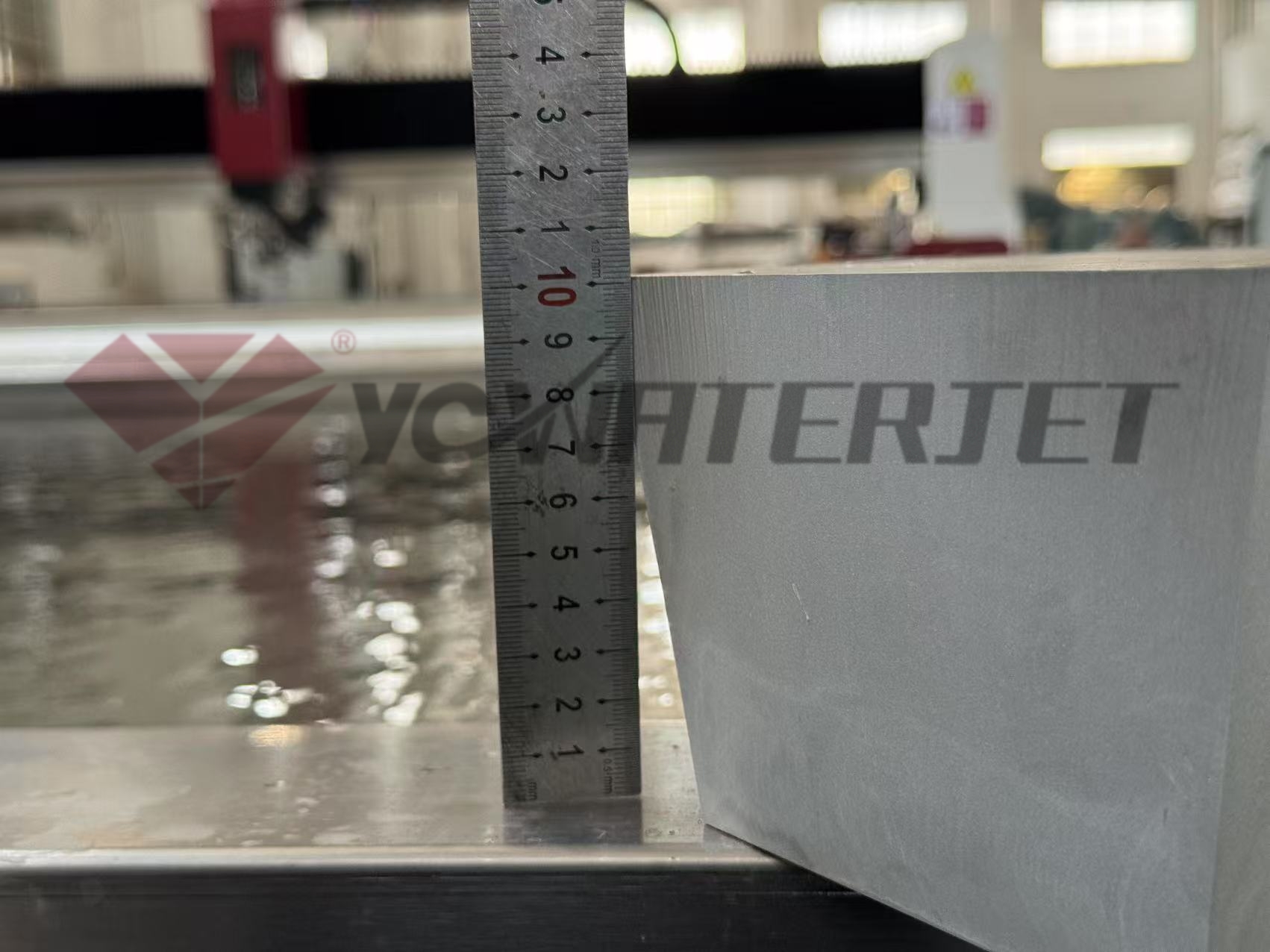 YC WaterJet de 5 eixos corta 100 mm de alumínio a 87 °