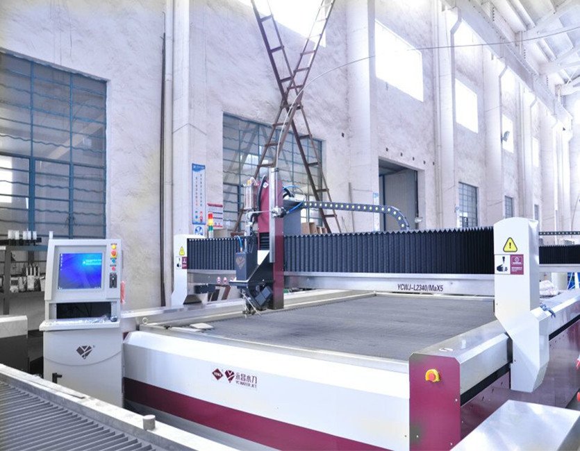 3D 5AXIS WaterJet Cutting Machine.jpg