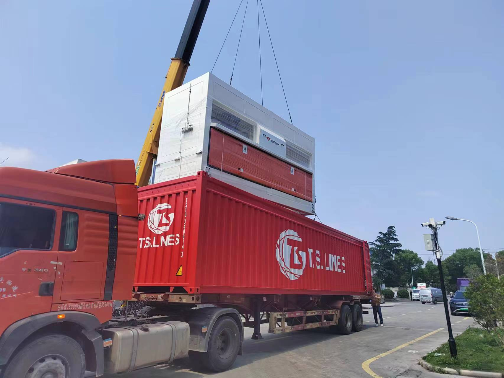 Rob&ocirc; de corte a jato de &aacute;gua