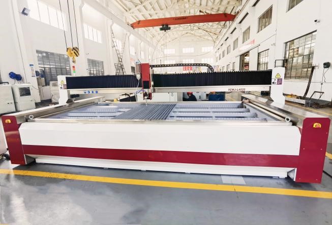 Máquinas de corte a jato de água HP de 3 eixos: 3038-L4020
