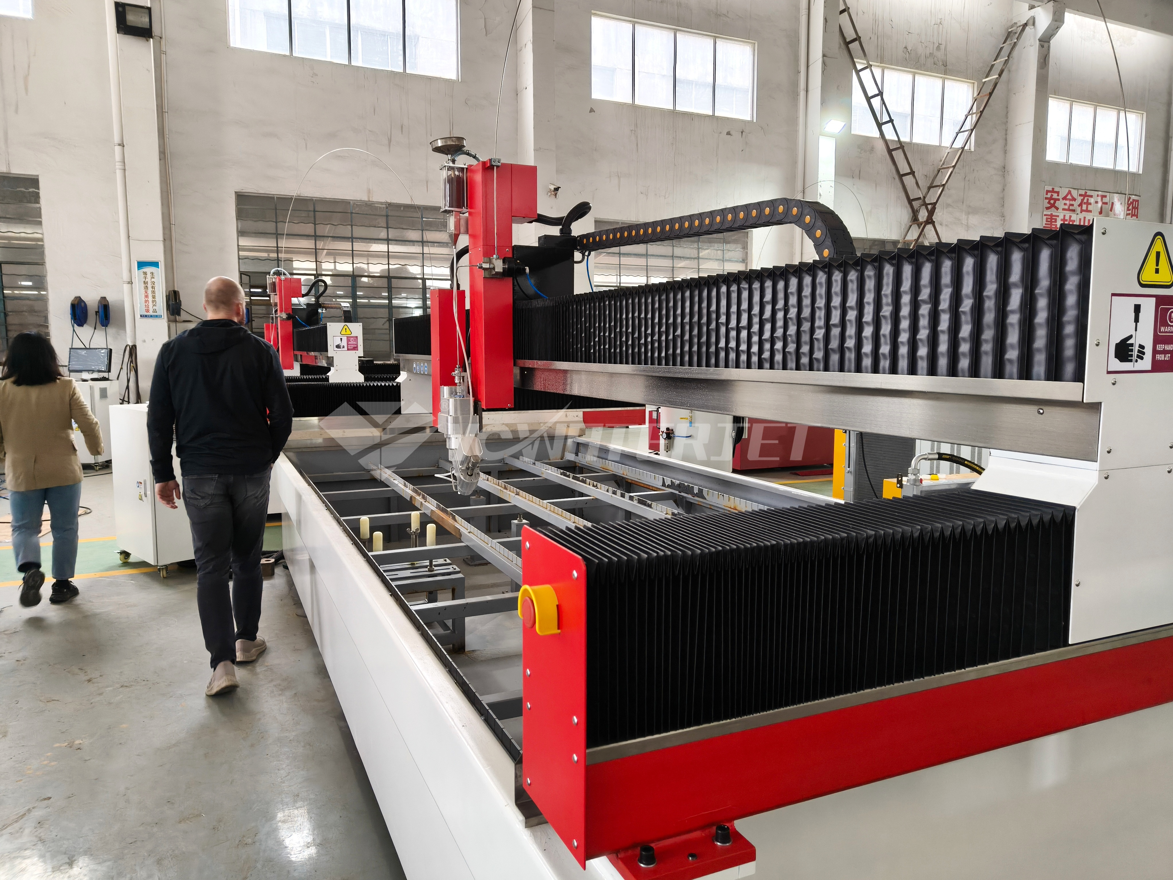 M&aacute;quina de corte por jato de &aacute;gua s&eacute;rie E 