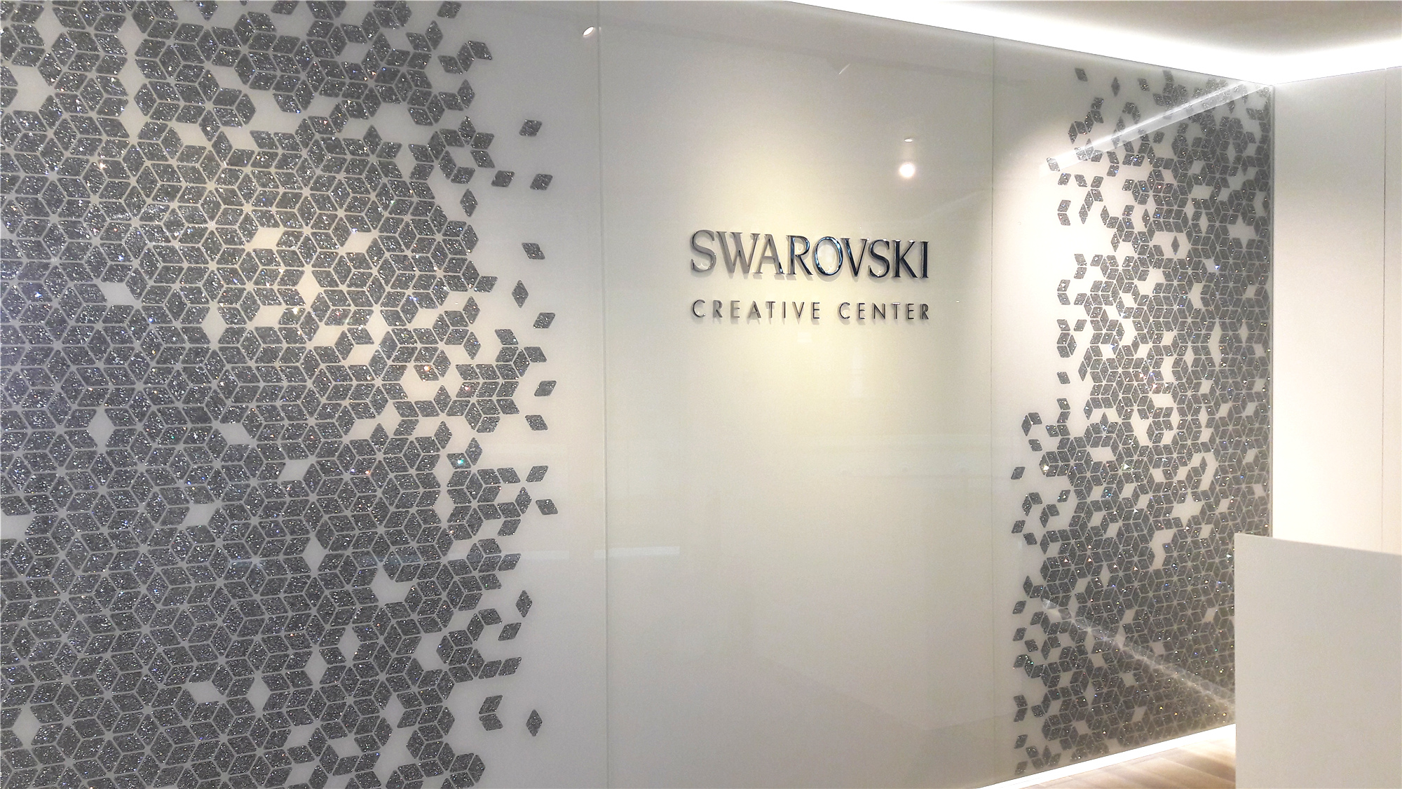 Amazing Swarovski Hall processado por YC WaterJet Machine