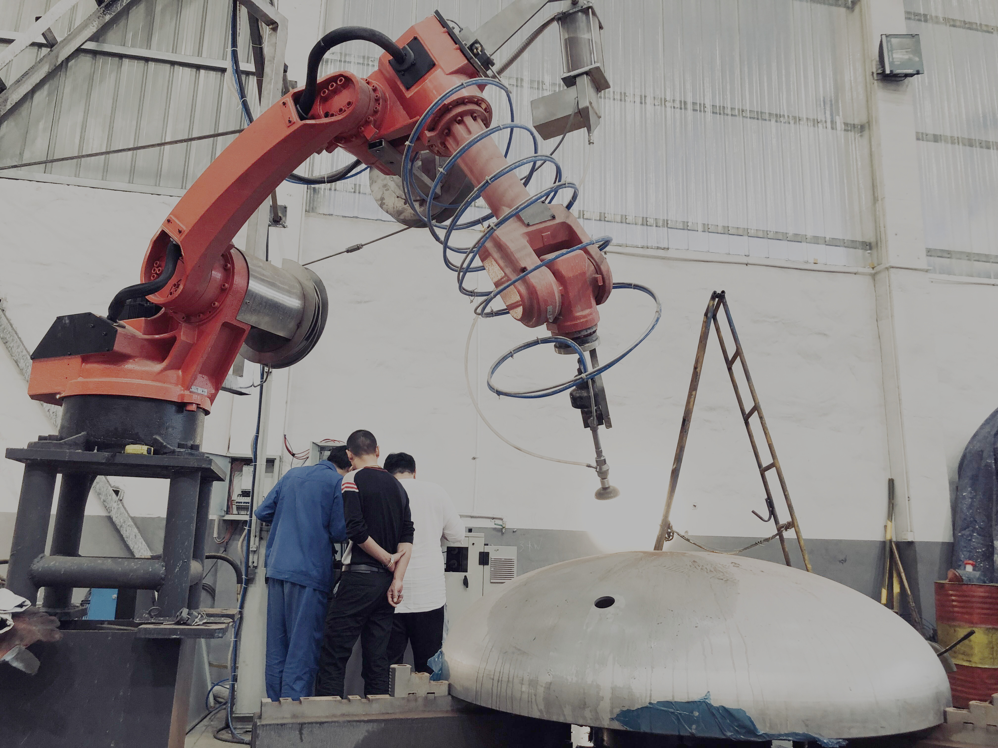  Automação revolucionária e robótica industrial em sistemas robóticos de corte a jato de água