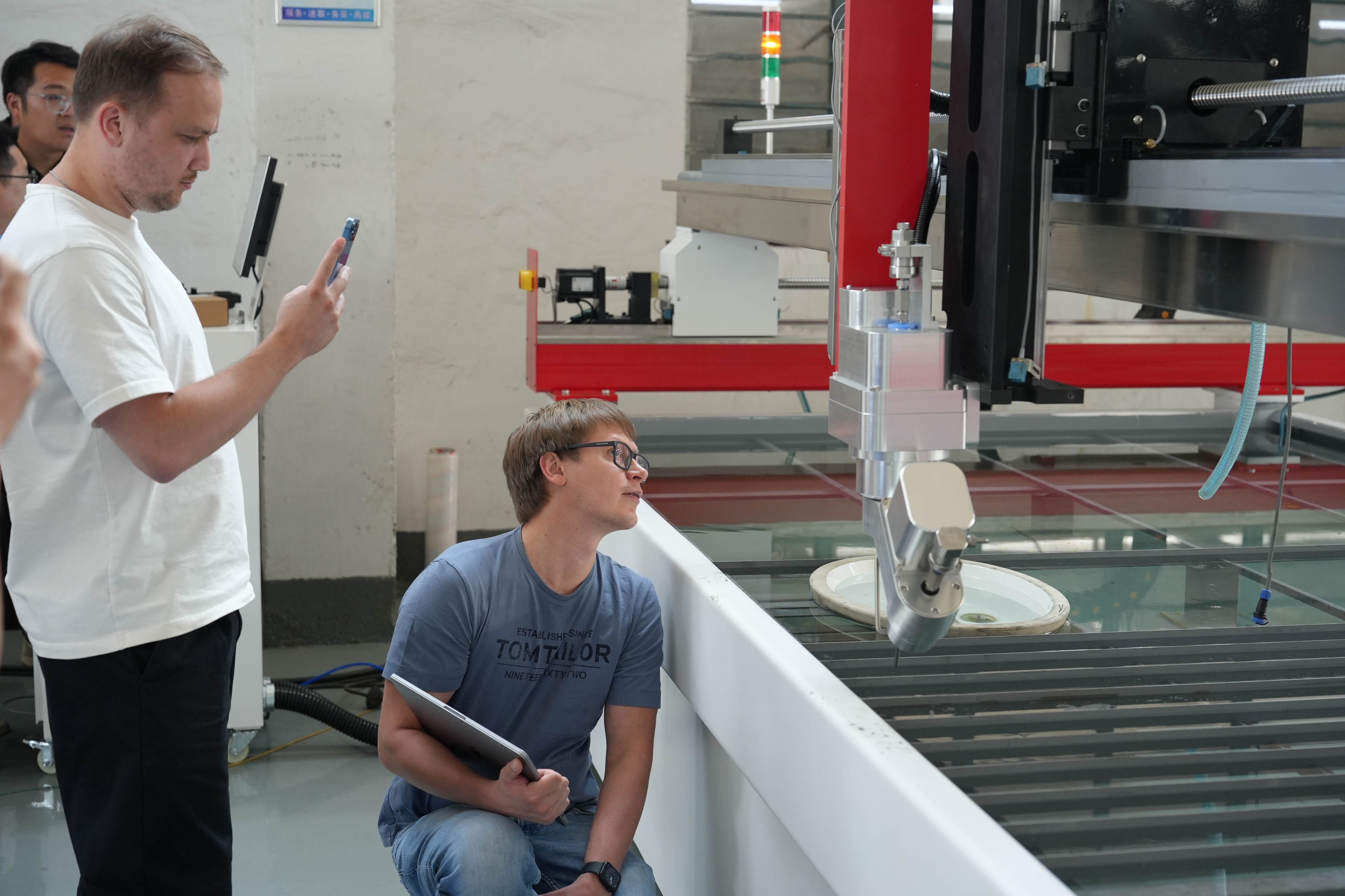 Visitas de delegação técnica européia YC WaterJet, explorando uma colaboração aprofundada em soluções de corte a jato de água